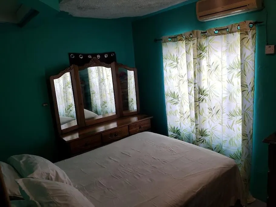 Queste Ochi Town House Ocho Rios Jamaica